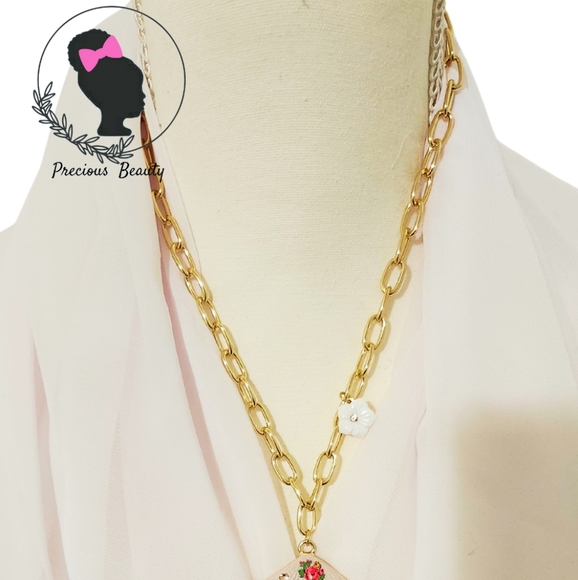 Betsey Johnson Gold Tone White Gray Seashell Pendant Necklace Floral Print - Picture 3 of 3